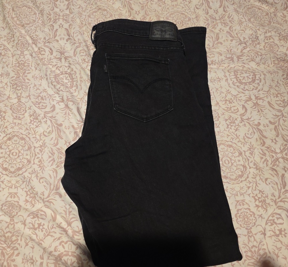 Levi's Straight Leg Women's Jeans - Black